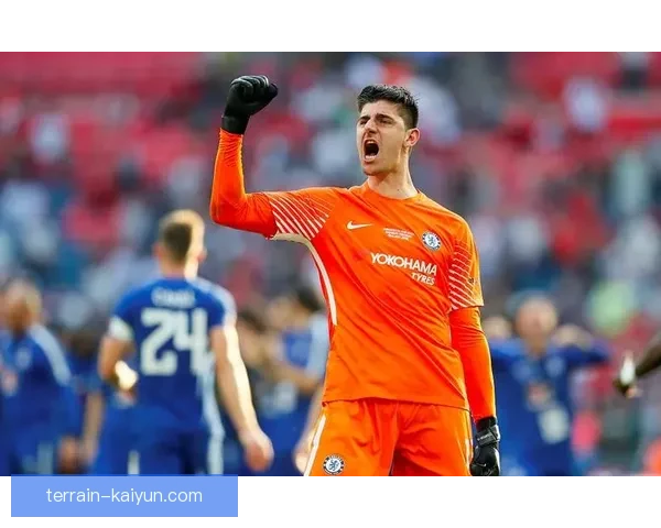 库尔图瓦出球能力解析：本赛季传球成功率与后场组织表现稳健