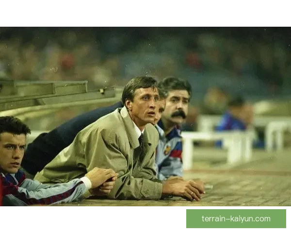 克鲁伊夫防守结构解析：高位压迫与空间控制的战术逻辑